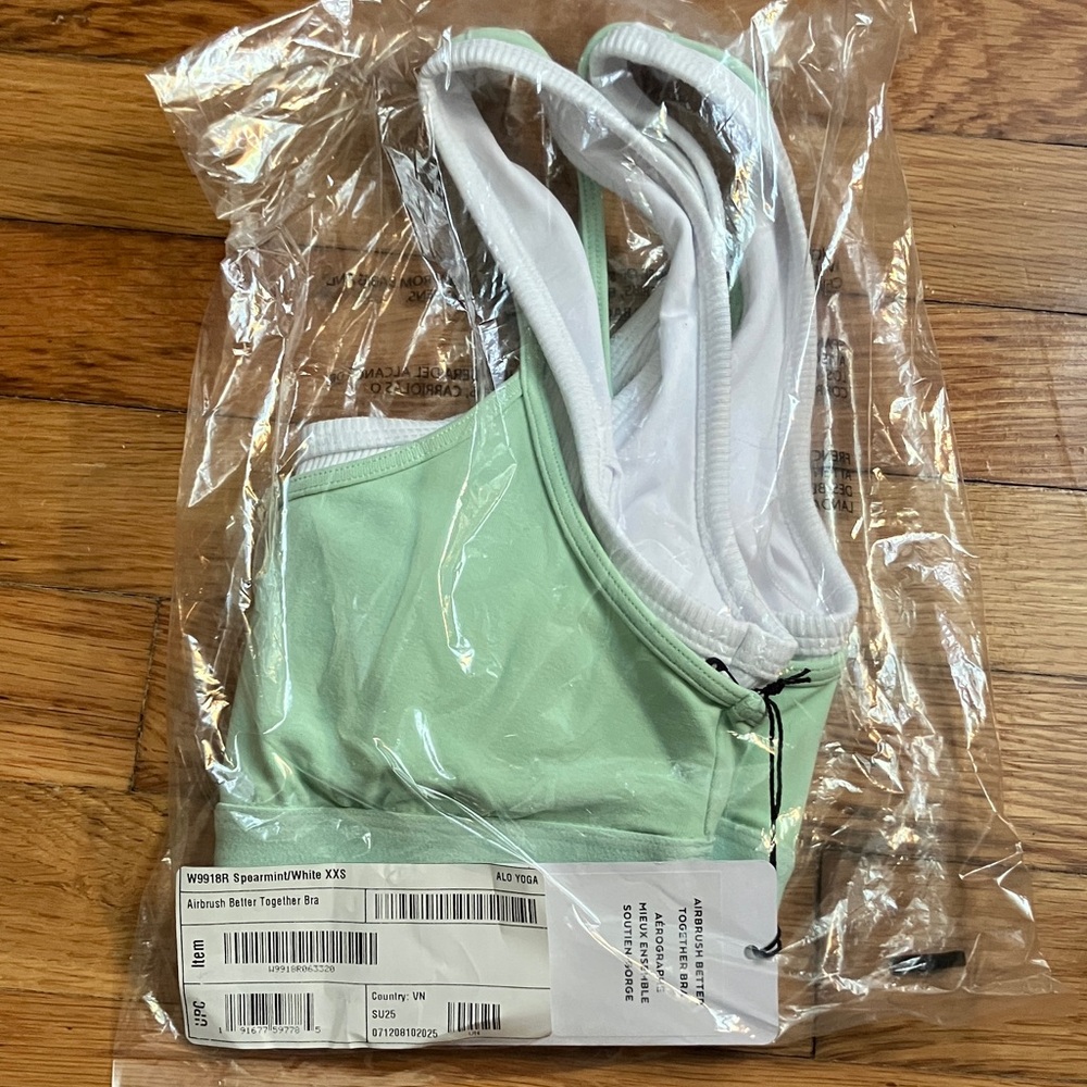 NWT ALO Yoga Better Together Airbrush Bra - Spearmint/White - XXS